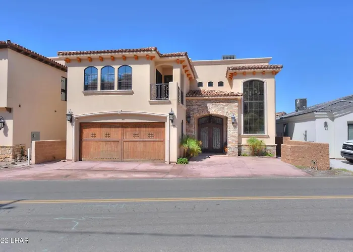 Splash Landing | Riverfront Estate With Infinity Pool, & Private Docks Holiday home *