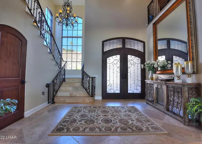 Splash Landing | Riverfront Estate With Infinity Pool, & Private Docks Holiday home