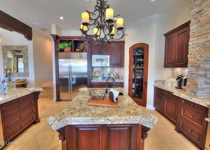 Splash Landing | Riverfront Estate With Infinity Pool, & Private Docks Holiday home *