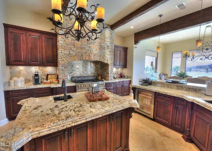 Splash Landing | Riverfront Estate With Infinity Pool, & Private Docks Holiday home
