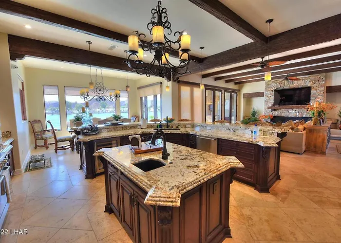 Splash Landing | Riverfront Estate With Infinity Pool, & Private Docks Holiday home *