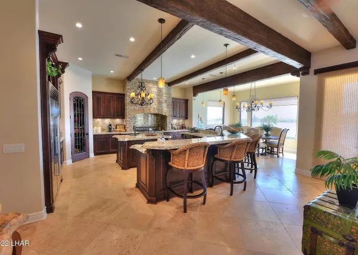 Splash Landing | Riverfront Estate With Infinity Pool, & Private Docks Holiday home