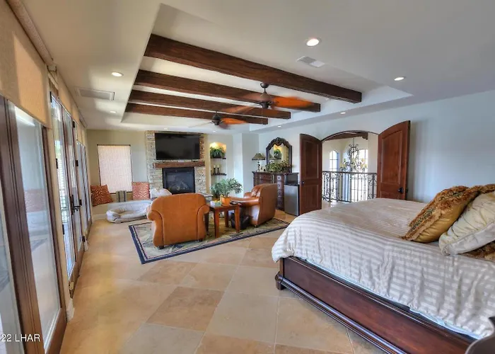 Holiday home Splash Landing | Riverfront Estate With Infinity Pool, & Private Docks *