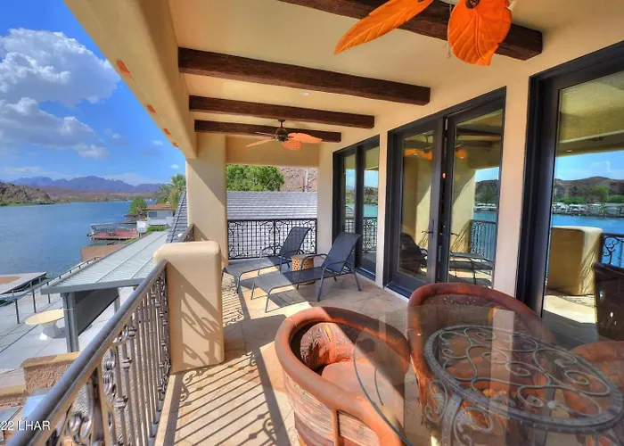 Splash Landing | Riverfront Estate With Infinity Pool, & Private Docks Holiday home *
