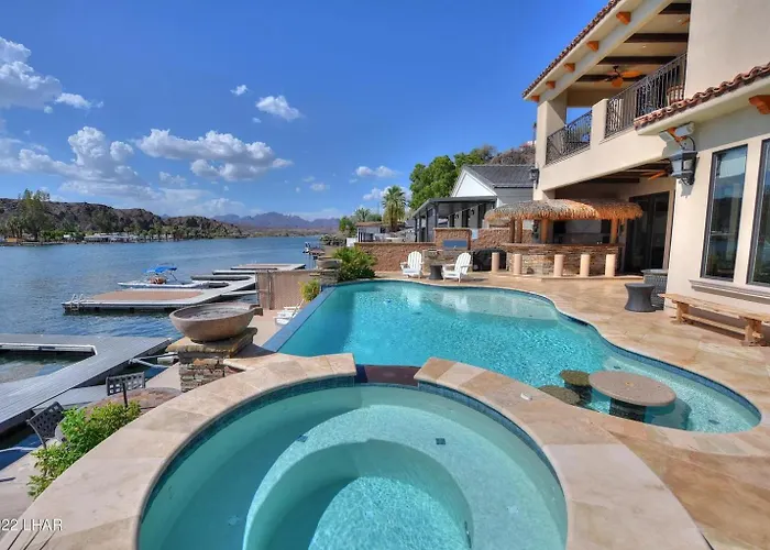 Holiday home Splash Landing | Riverfront Estate With Infinity Pool, & Private Docks Parker