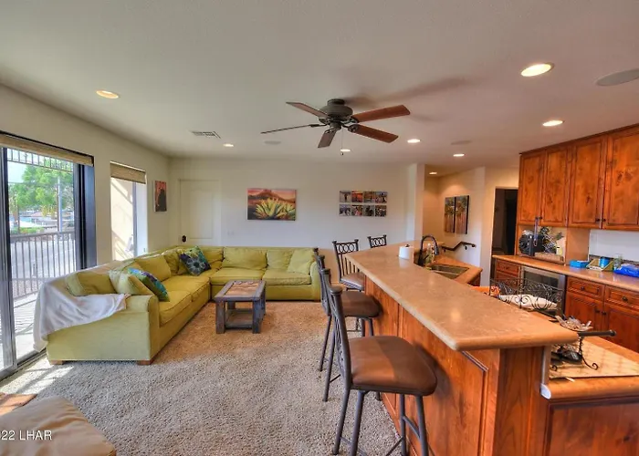 Holiday home Splash Landing | Riverfront Estate With Infinity Pool, & Private Docks Parker