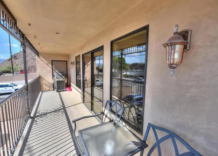 Splash Landing | Riverfront Estate With Infinity Pool, & Private Docks Holiday home *