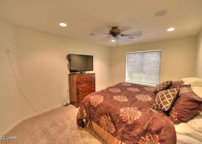 Holiday home Splash Landing | Riverfront Estate With Infinity Pool, & Private Docks *