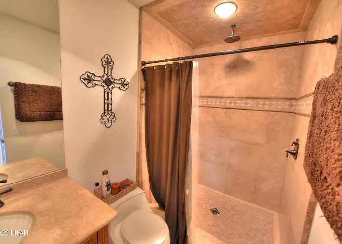 Splash Landing | Riverfront Estate With Infinity Pool, & Private Docks Holiday home *